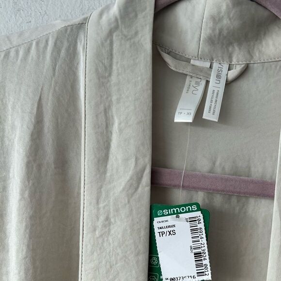 Miiyu Simons Cream Long Robe with Belt and pockets - Picture 3 of 11